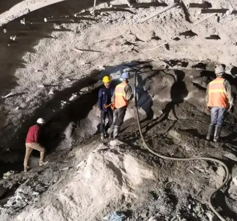 南县隧道拱顶带模注浆料，微膨胀注浆料的特点及施工工艺